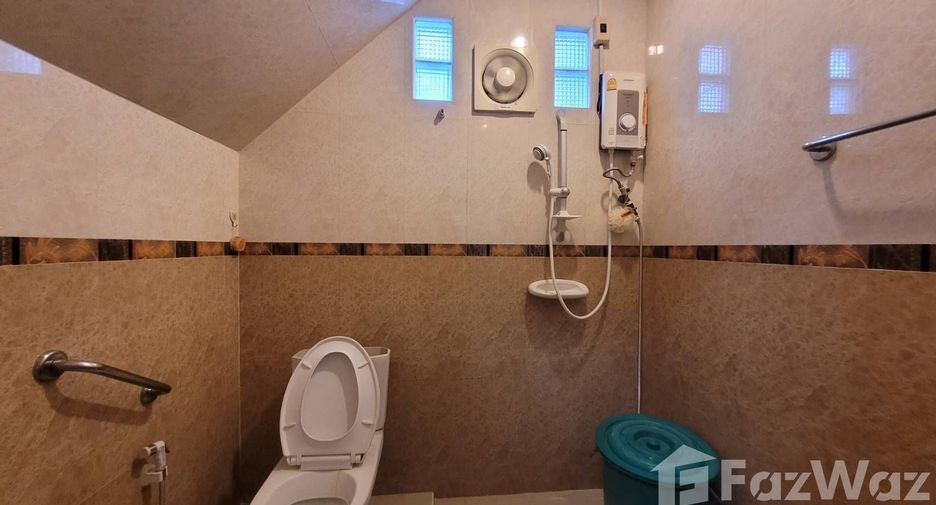 For sale 3 bedrooms house in Khlong Toei, Bangkok