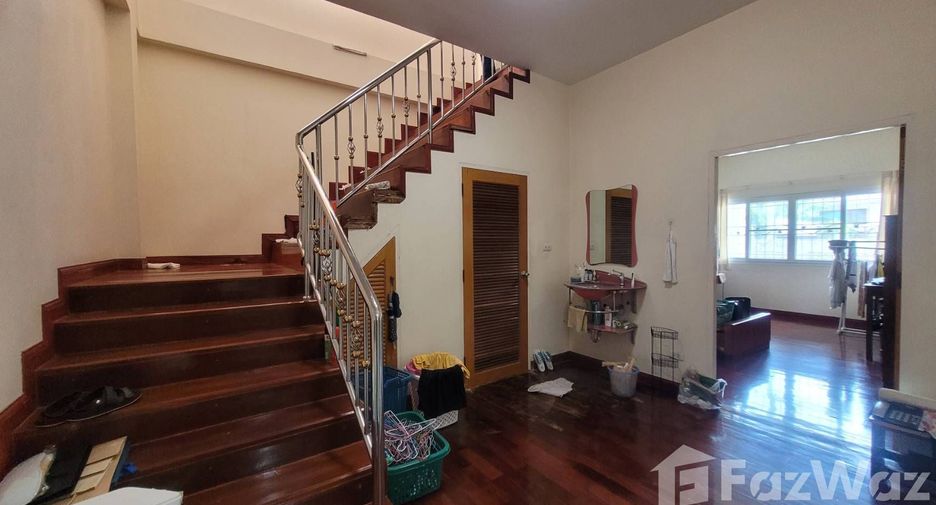 For sale 3 bedrooms house in Khlong Toei, Bangkok
