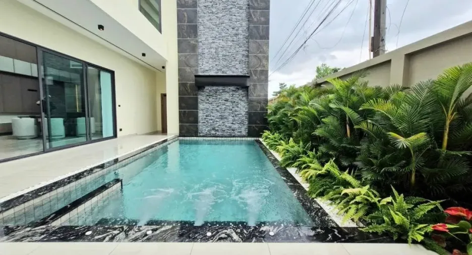 À louer 4 chambres villa à Bang Lamung, Chonburi