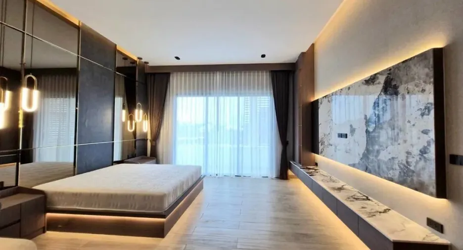À louer 4 chambres villa à Bang Lamung, Chonburi
