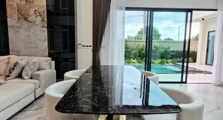 À louer 4 chambres villa à Bang Lamung, Chonburi