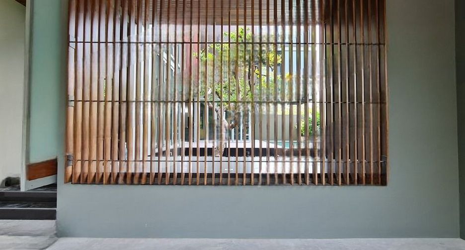 For sale and for rent 6 bedrooms house in Wang Thonglang, Bangkok