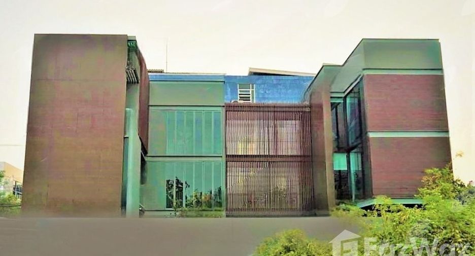 For sale and for rent 6 bedrooms house in Wang Thonglang, Bangkok
