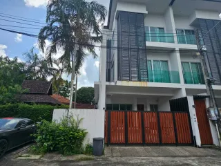 出售 4 卧室 联排别墅 在 Phuket Town, 普吉