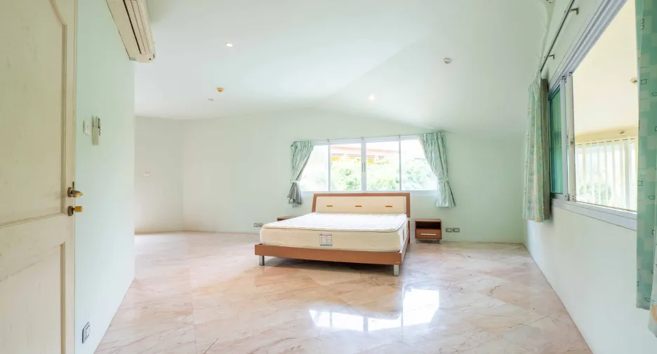 Haus zum Kauf mit 4 Zimmer in Mueang Phuket, Phuket