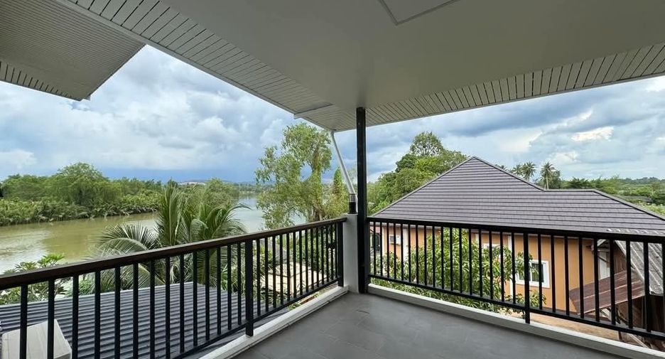 For sale 5 bedrooms house in Mueang Surat Thani, Surat Thani