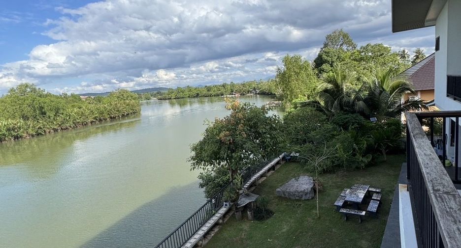 For sale 5 bedrooms house in Mueang Surat Thani, Surat Thani