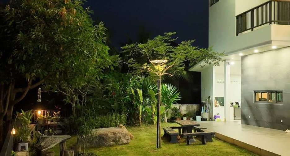 For sale 5 bedrooms house in Mueang Surat Thani, Surat Thani