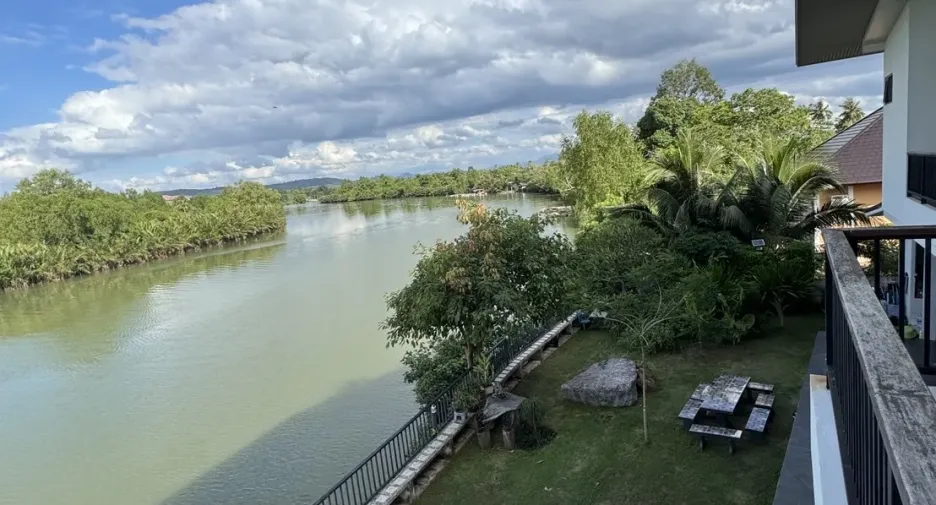 For sale 5 bedrooms house in Mueang Surat Thani, Surat Thani