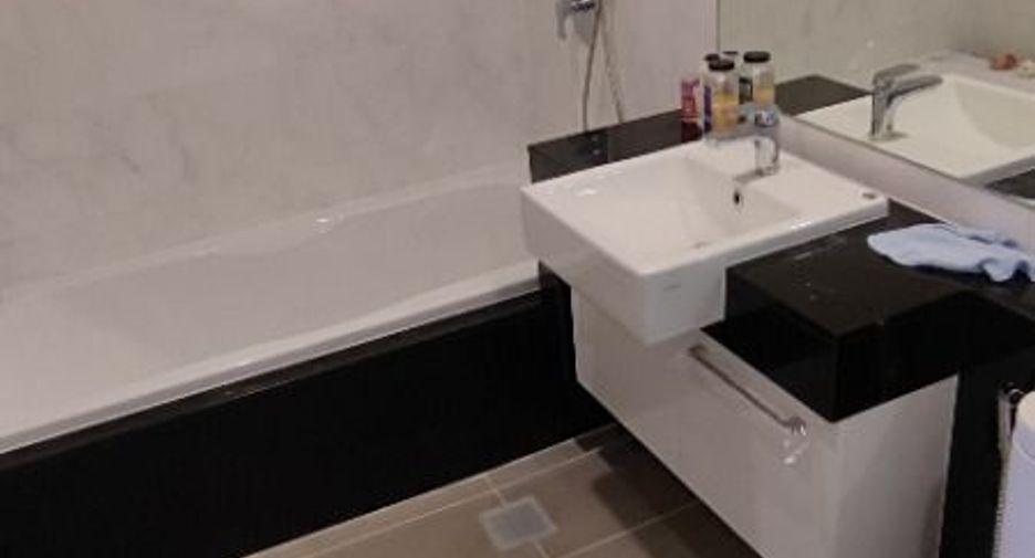 For sale 3 bedrooms condo in Yan Nawa, Bangkok