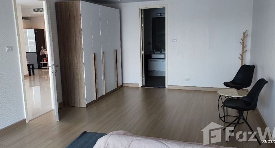 Condo en venta de 3 habitaciones en Yan Nawa, Bangkok