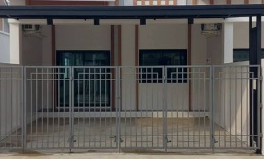 Casa adosada en alquiler de 2 habitaciones en Bang Lamung, Chonburi