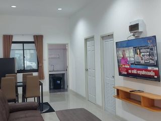 Casa adosada en alquiler de 2 habitaciones en Bang Lamung, Chonburi