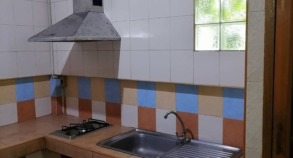 For sale 4 bedrooms townhouse in Bang Khen, Bangkok