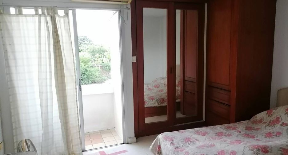For sale 4 bedrooms townhouse in Bang Khen, Bangkok