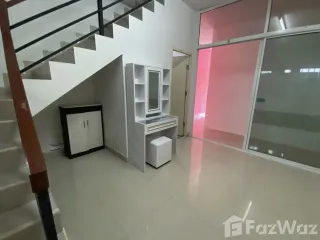 Casa adosada en venta y en alquiler de 3 habitaciones en Bang Lamung, Chonburi