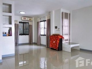 À vendre 2 chambres maison de ville à Bang Lamung, Chonburi