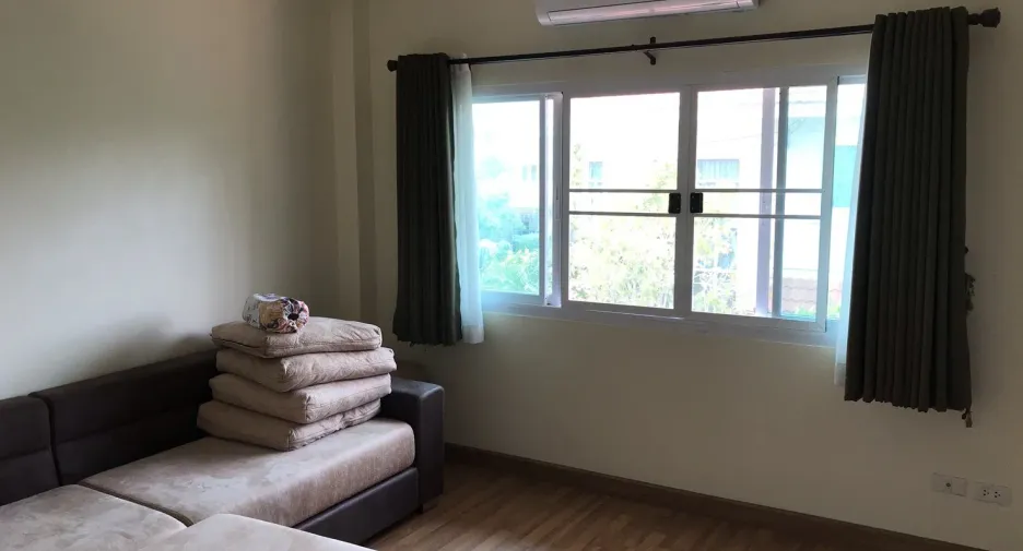 For sale 3 bedrooms house in Mueang Lop Buri, Lopburi