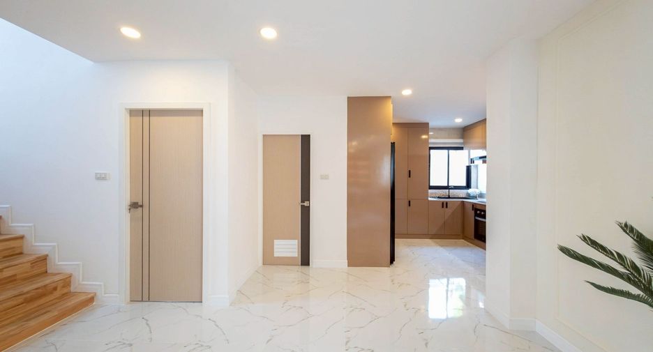 Продажа 5 спальни вилла в Йомтиен, Паттайя