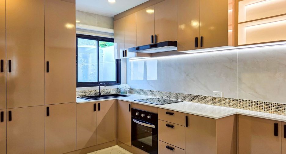 Продажа 5 спальни вилла в Йомтиен, Паттайя