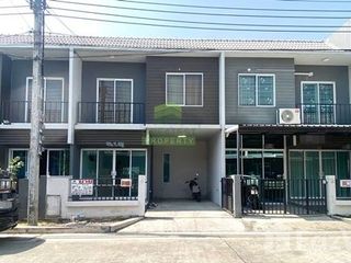 Reihenhaus zum Kauf mit 3 Zimmer in Khlong Sam Wa, Bangkok