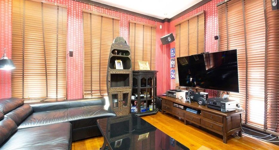 For sale 5 bedrooms villa in Bueng Kum, Bangkok