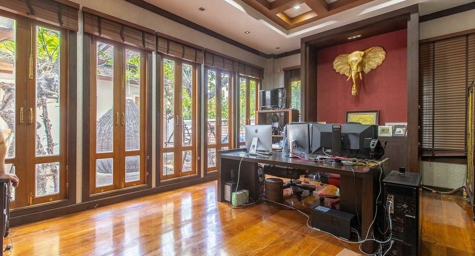 For sale 5 bedrooms villa in Bueng Kum, Bangkok