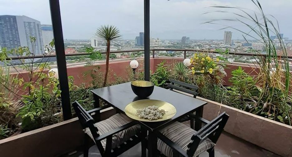 For sale 5 bedrooms condo in Bang Na, Bangkok