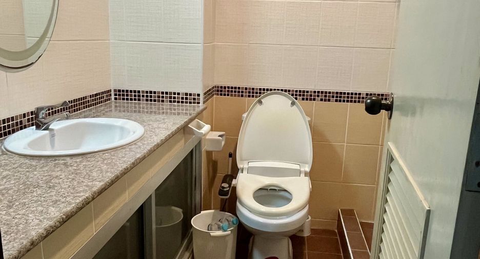 For rent 2 bedrooms condo in Si Racha, Chonburi