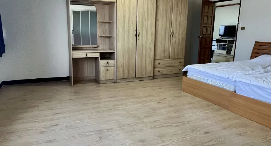 For rent 2 bedrooms condo in Si Racha, Chonburi
