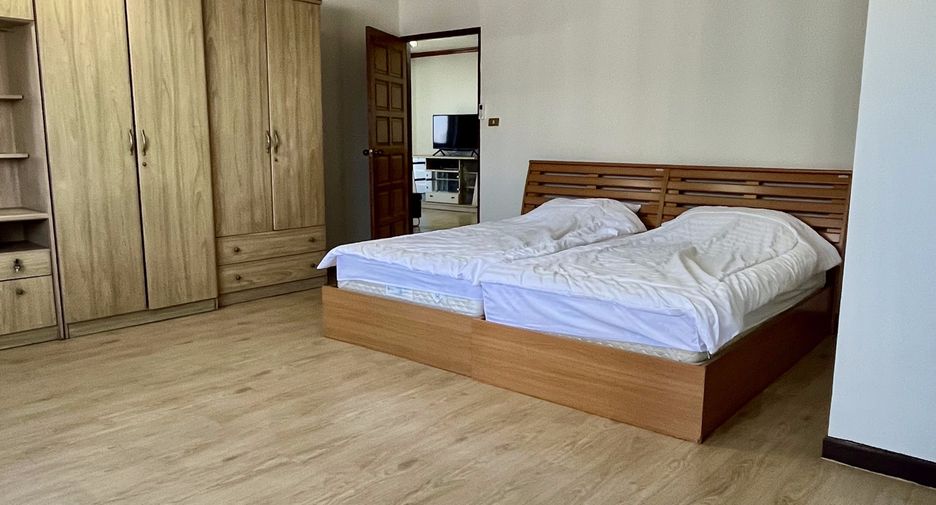 For rent 2 bedrooms condo in Si Racha, Chonburi