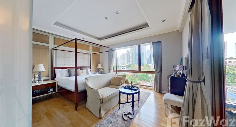 For sale 3 bedrooms condo in Watthana, Bangkok