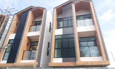 For sale 4 bedrooms house in Huai Khwang, Bangkok