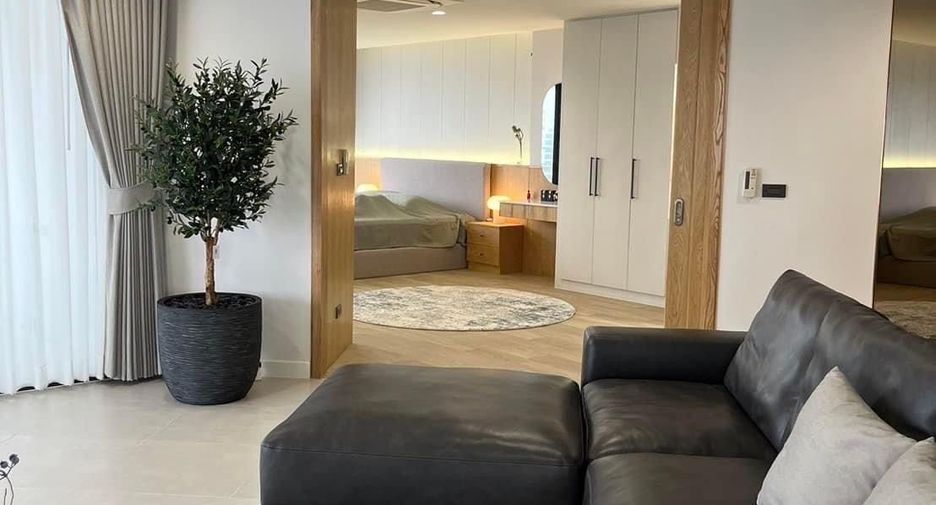 For sale 3 bedrooms condo in Bang Phlat, Bangkok