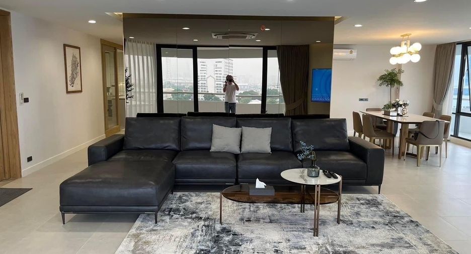 For sale 3 bedrooms condo in Bang Phlat, Bangkok