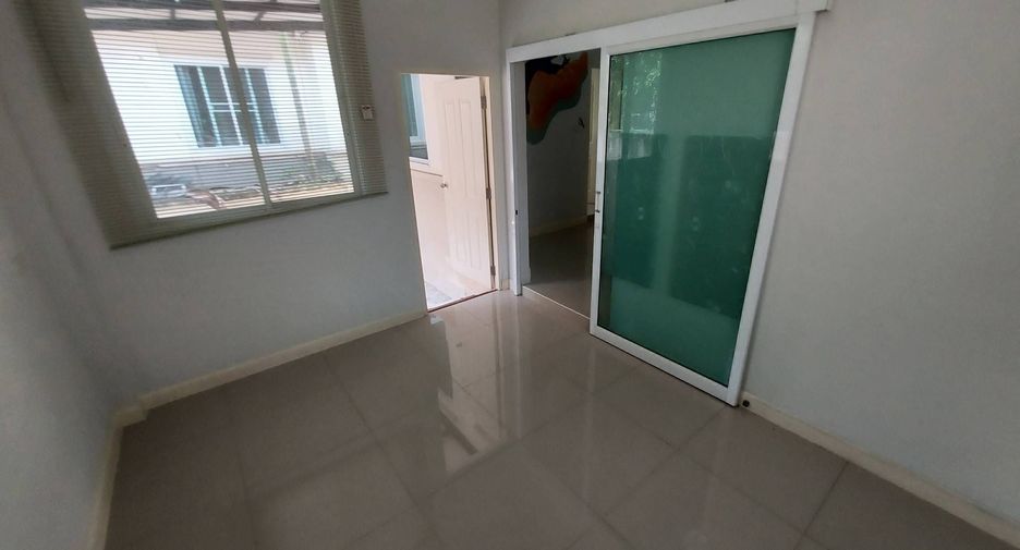 For sale 3 bedrooms house in Khlong Luang, Pathum Thani