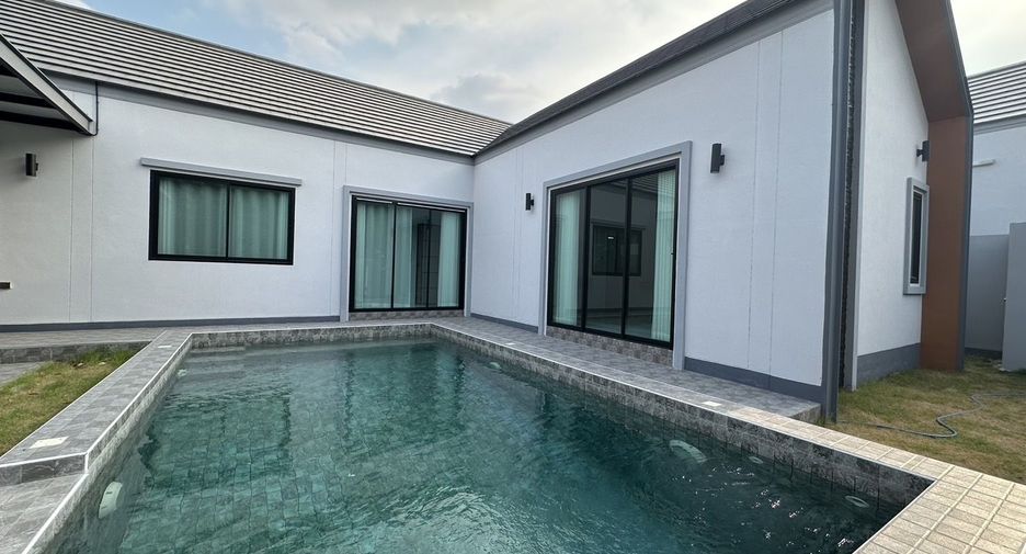For sale 3 bedrooms villa in Bang Lamung, Chonburi