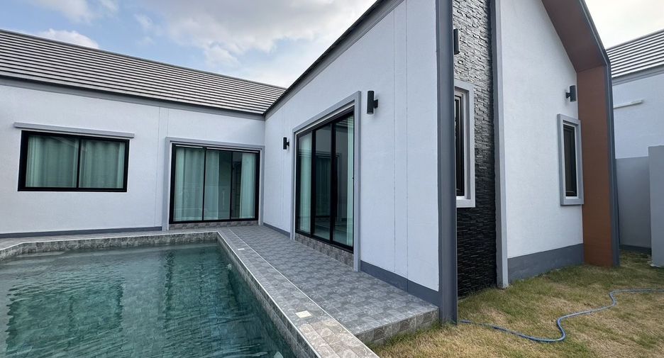 For sale 3 bedrooms villa in Bang Lamung, Chonburi