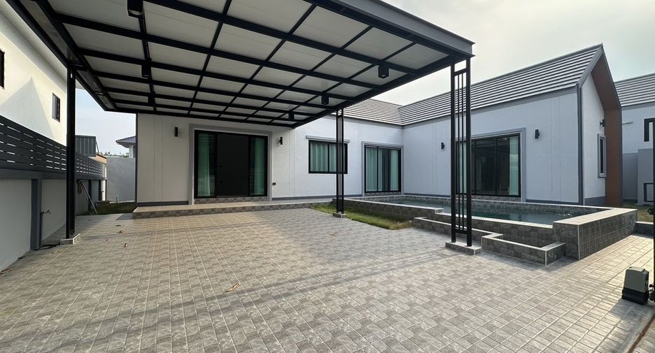For sale 3 bedrooms villa in Bang Lamung, Chonburi