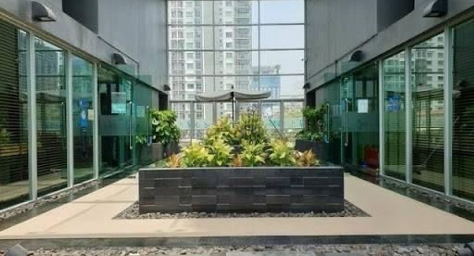 For sale 1 bed condo in Huai Khwang, Bangkok