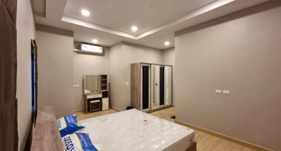 出租 3 卧室 联排别墅 在 Bang Lamung, Chon Buri
