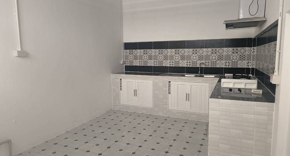 For rent 4 bedrooms townhouse in Kathu, Phuket