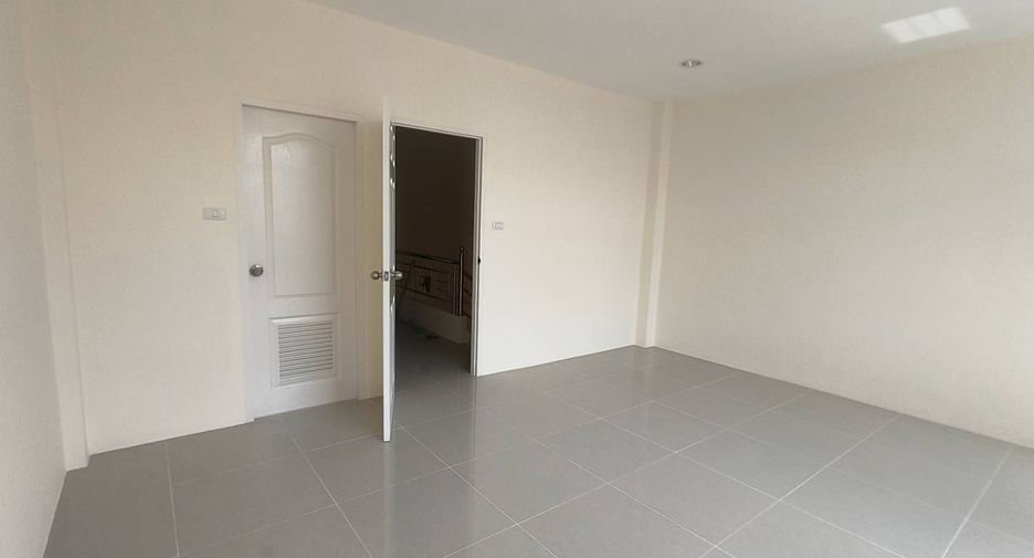 For rent 4 bedrooms townhouse in Kathu, Phuket