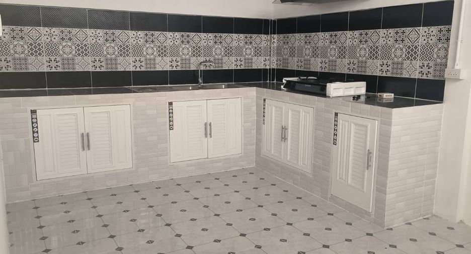 For rent 4 bedrooms townhouse in Kathu, Phuket