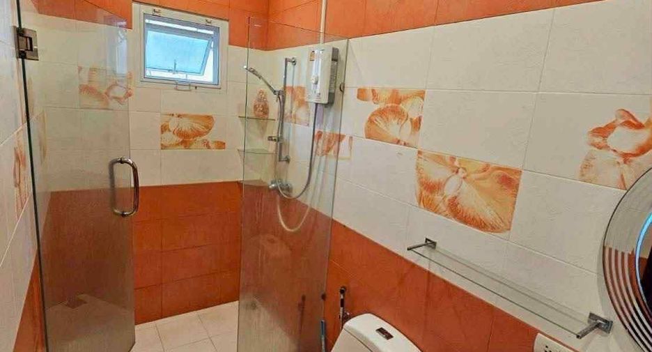 For sale 5 bedrooms house in Bang Lamung, Chonburi
