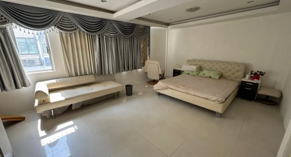 Haus zum Kauf mit 5 Zimmer in Bang Rak, Bangkok