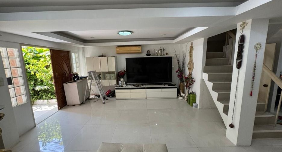 Haus zum Kauf mit 5 Zimmer in Bang Rak, Bangkok