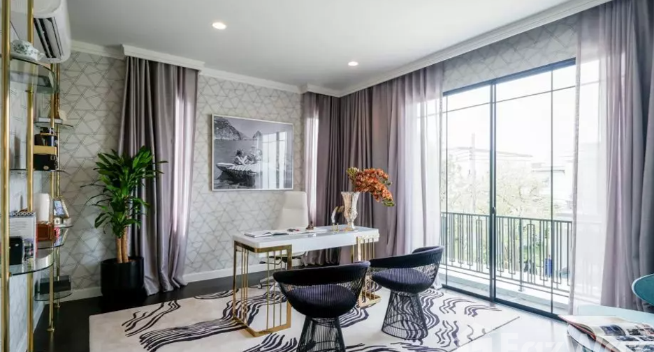 For sale 4 bedrooms house in Sai Mai, Bangkok