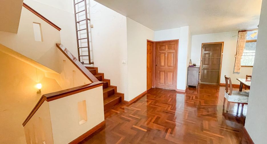 Villa en venta de 5 habitaciones en Bang Lamung, Chonburi