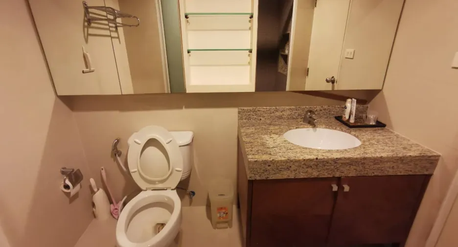 For sale and for rent 1 bed condo in Phra Khanong, Bangkok